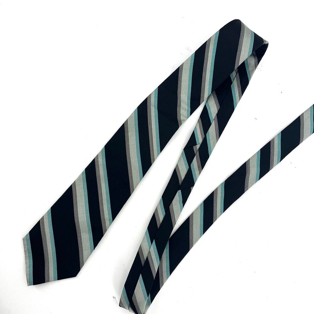 Lilly Dache Men’s Silk Vintage European Designer Tie Blue Stripes‎ 100% 3.5 x 54